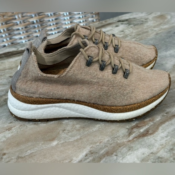 Women’s OTBT Courier Wool Alpaca Sneakers Casual Athletic Tan Beige- Size 6.5 - Picture 5 of 12